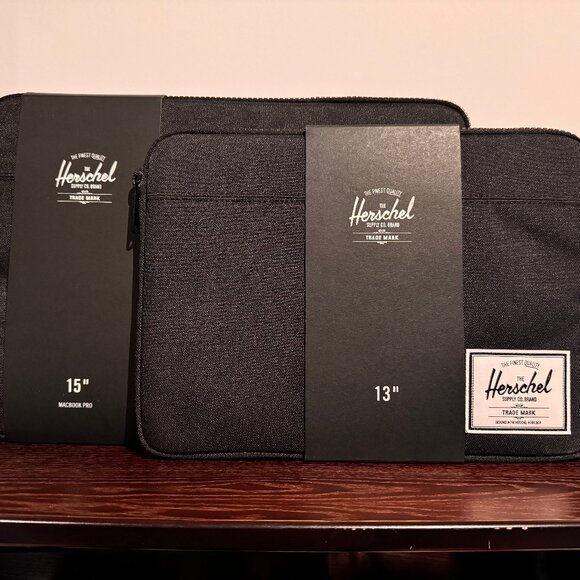 New Herschel Anchor Laptop Sleeve - Black - 13"-16" - Picture 1 of 7